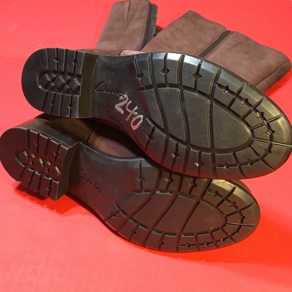 Clark’s Suede Boots (Brown) NWOT - Picture 4 of 15