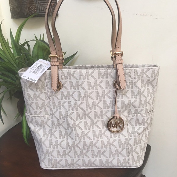 Michael Kors Handbags - 🌺🎀NWT Michael Kors Vanilla Signature Tote🌺🎀