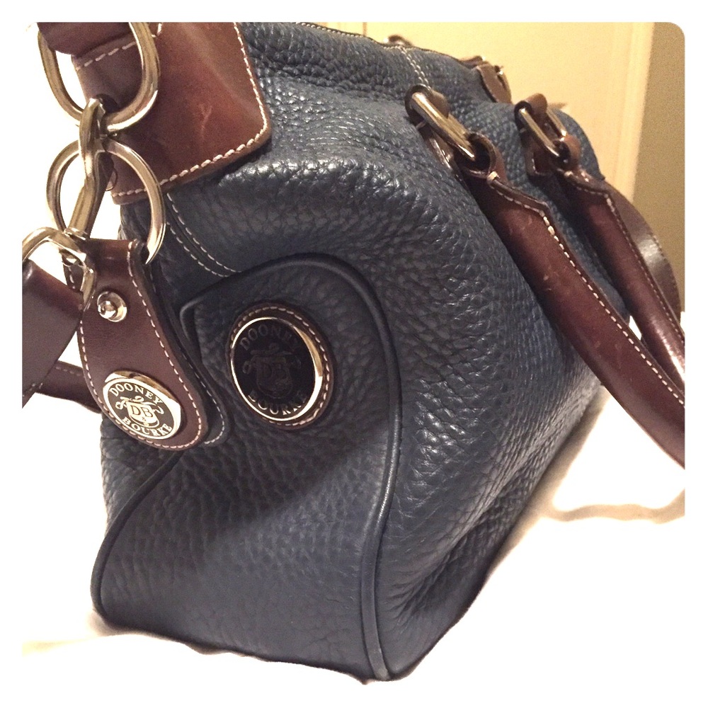 Classic Dooney and Bourke Purse