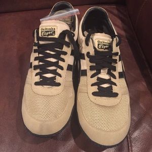 Onitsuka Tiger Ultimate 81 Athletic Sneakers