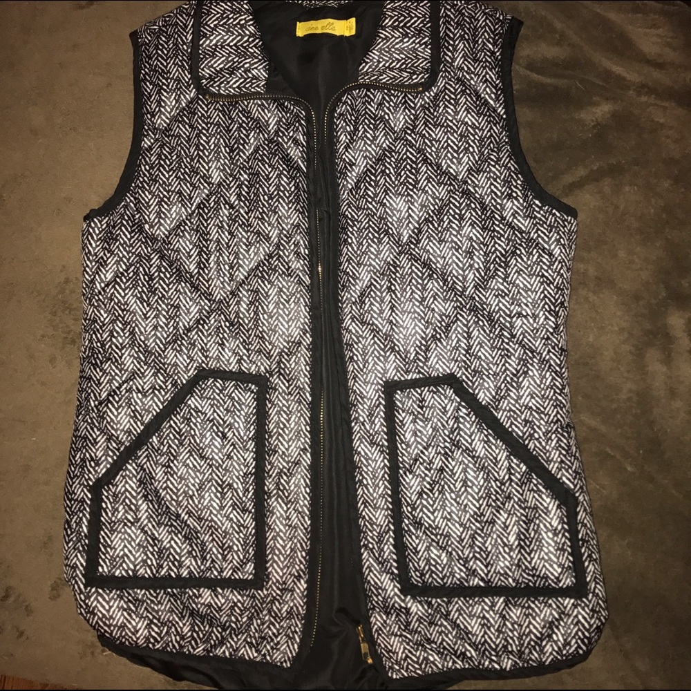 Dee Elle Vest