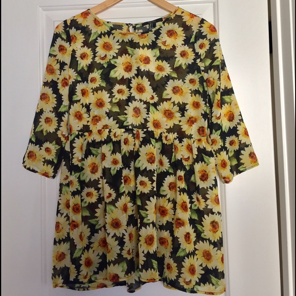 🎉HP 2/25 🎉 NWT Adorable Floral Chiffon Tunic