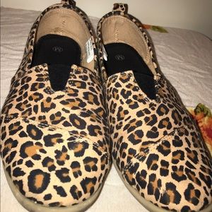 Canvas leopard print flats
