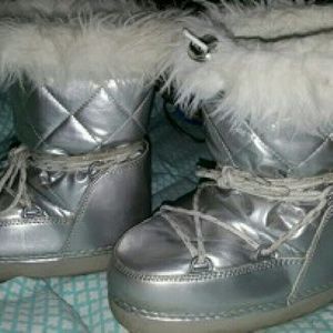 Girls snow boots size 12