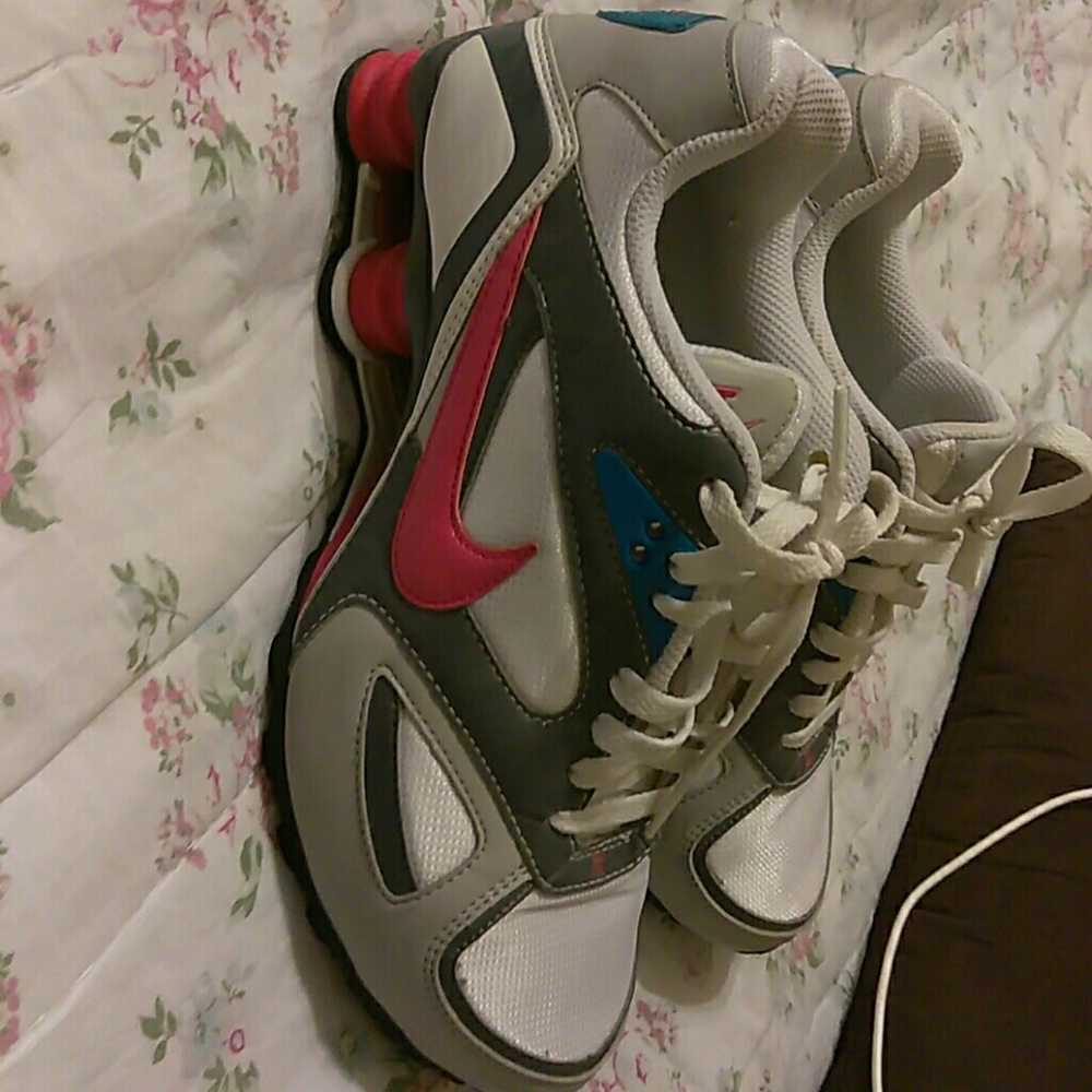 Nike tenis shoes