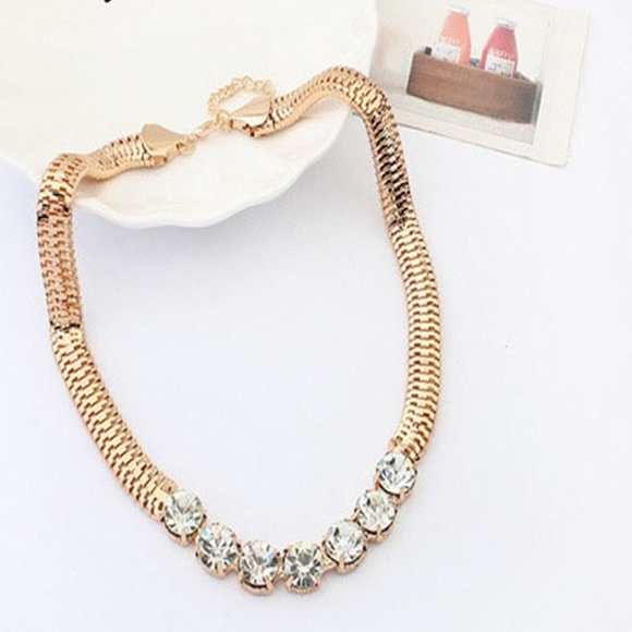 🆕Gold statement necklace - Picture 3 of 4