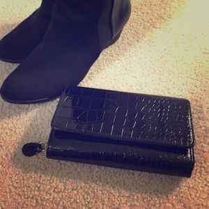 All-in-one black clutch