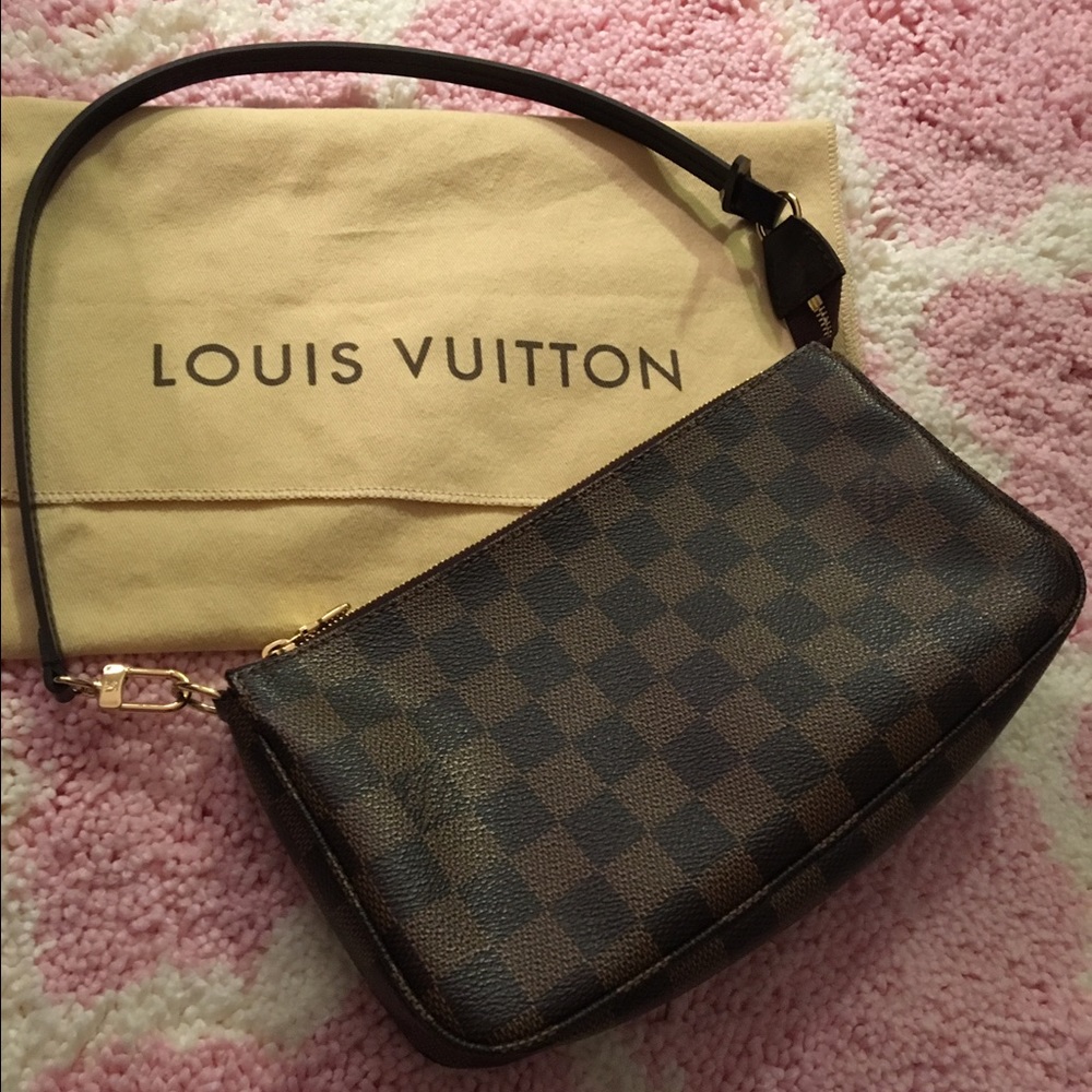 💯Authentic LV Pochette Damier