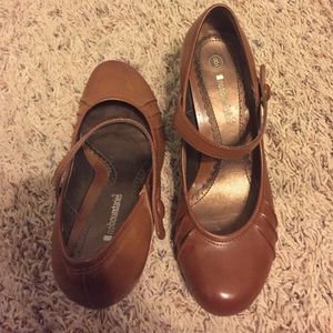 "Noboundaries" brown heels