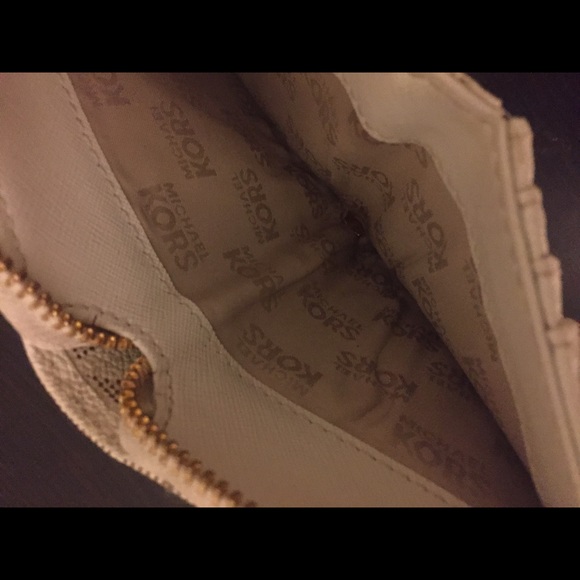 Michael Kors Wallet - Picture 4 of 4