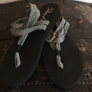 Skechers Yoga Foam Sandals