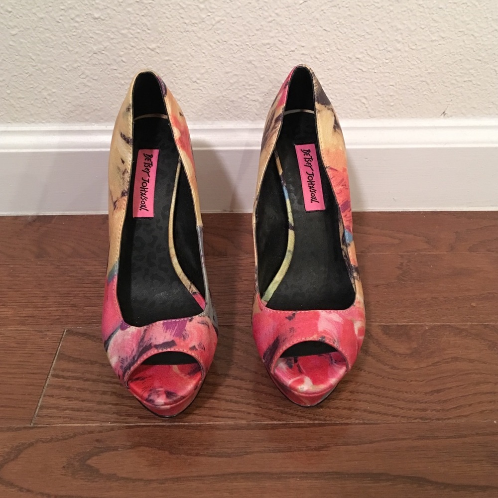 BETSEY JOHNSON Bradleey Heels - Size 6M