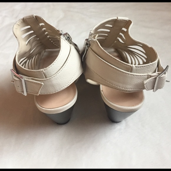 ☀️New York & Company Caged Sandals Size 10 - Picture 2 of 5