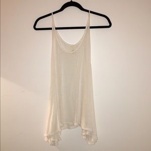 Jolie white flowy tank top!!