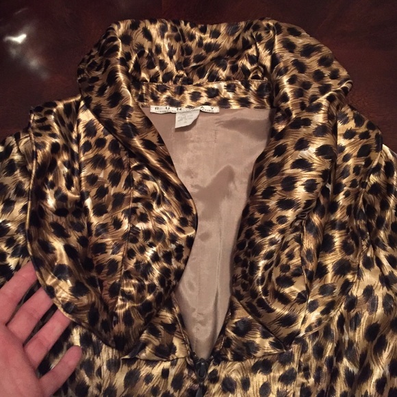 Dramatic cheetah ruffled jacket - Picture 2 of 4