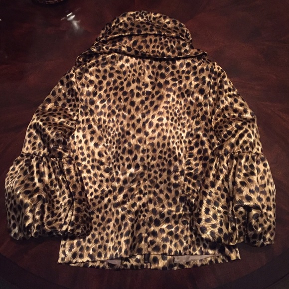 Dramatic cheetah ruffled jacket - Picture 3 of 4