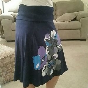 Stretchy midi skirt with flowers