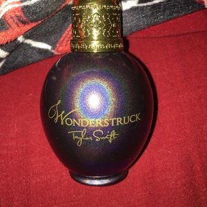 Wonderstruck perfume! Taylor swift.