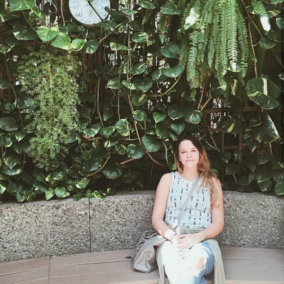 Meet your Posher, Bethany - Picture 2 of 2