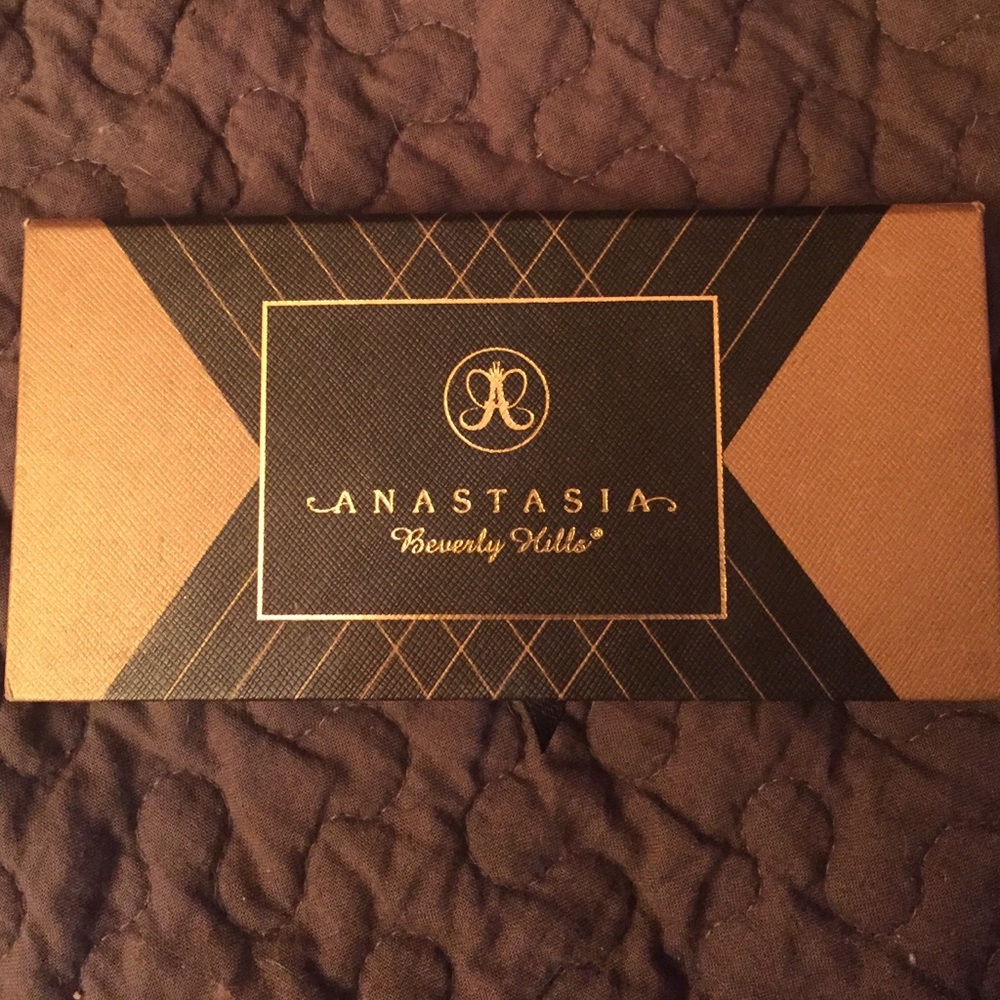 ABH World Traveler Eyeshadow Palette