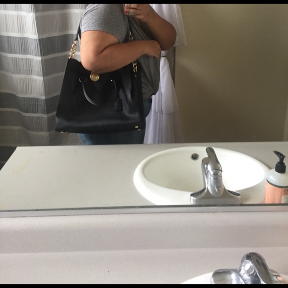 Michael Kors Large Hamilton Saffiano Tote - Picture 5 of 8