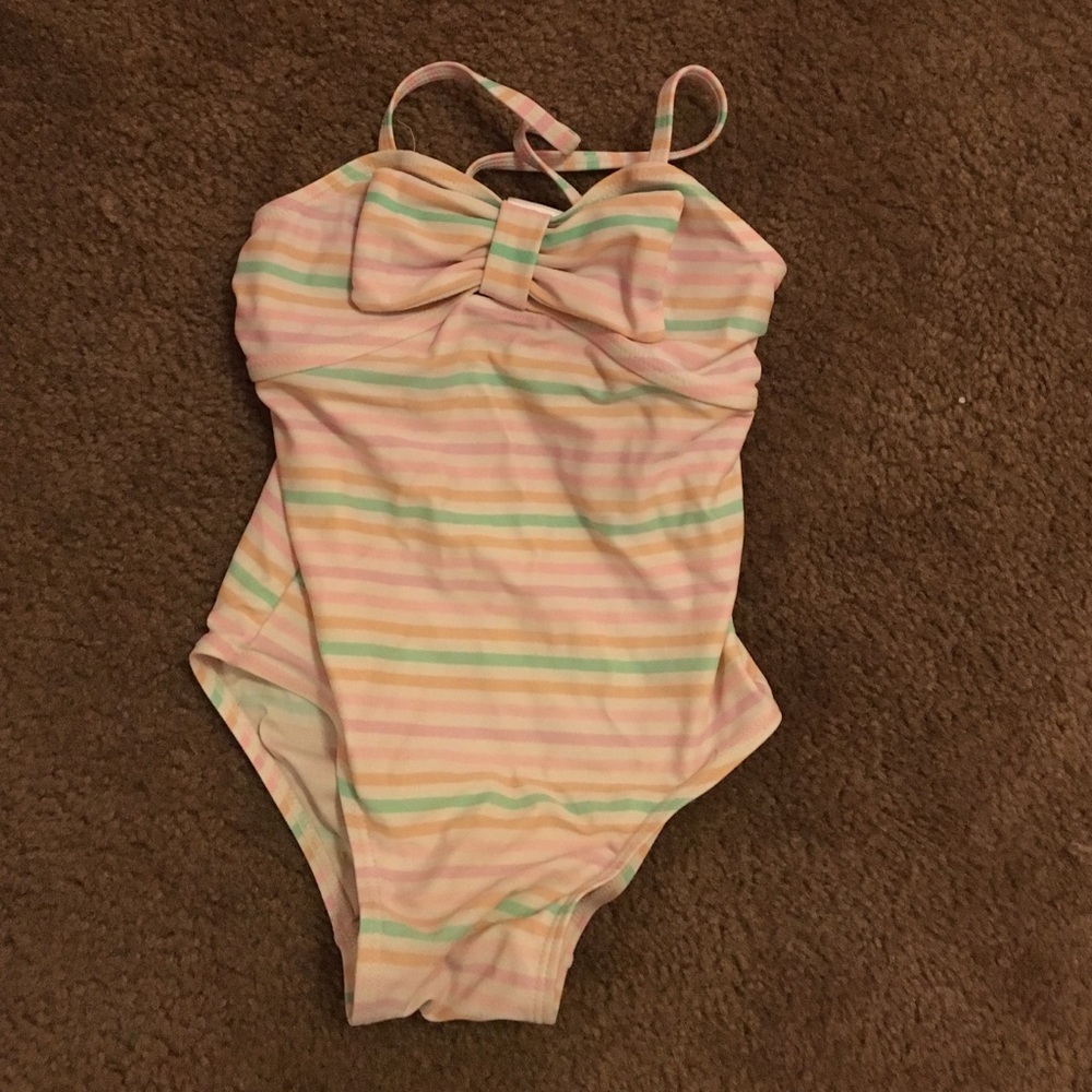 Size 3 one piece bathing suite👙