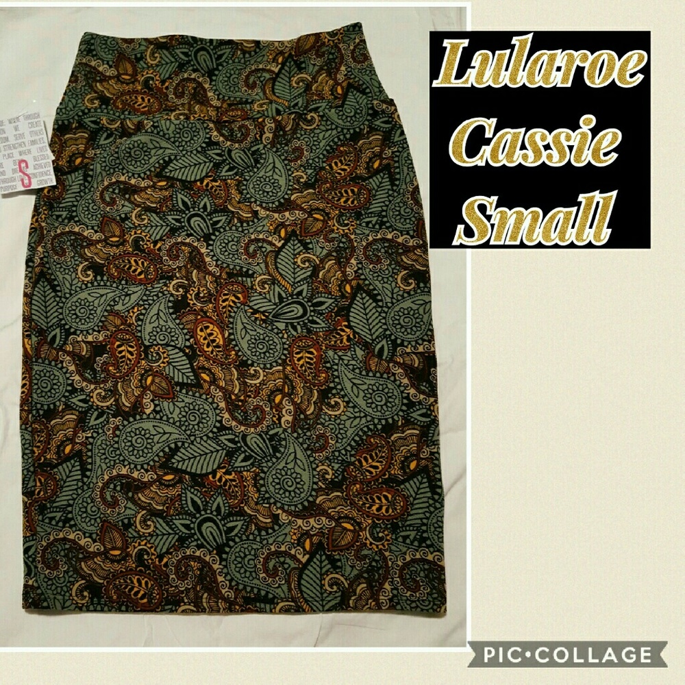 NWT Lularoe Cassie Small- paisley print