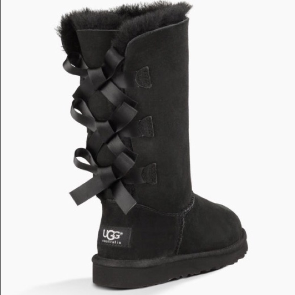 🚫SOLD LOCALLY🚫Uggs Tall Bailey bow in black