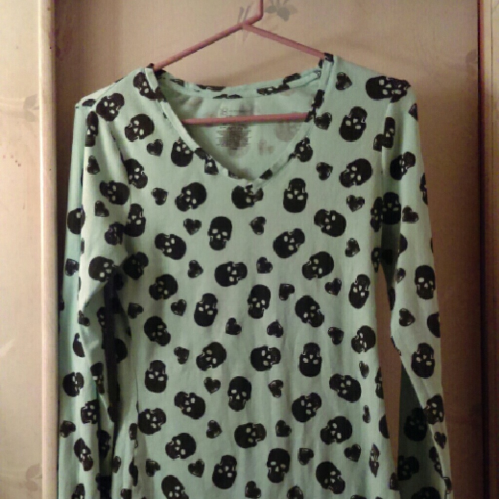 No Boundaries Skull Long Sleeve Shirt
