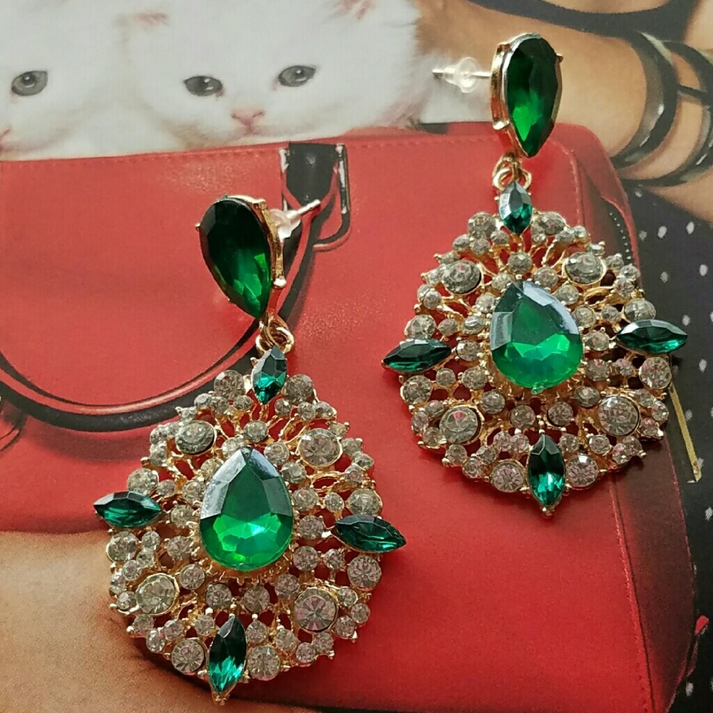 Large Emerald Green Drop Rhinestone Gold Trim Post Earrings NWOT