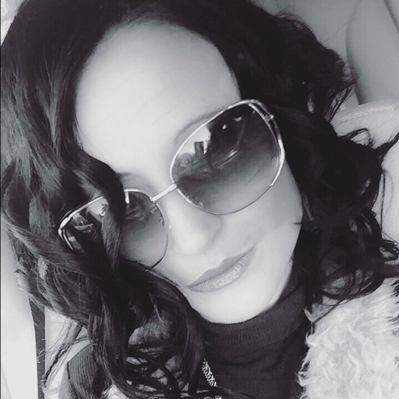 Meet your Posher, Angie - Picture 1 of 1