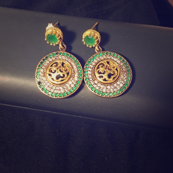 Earring - Picture 1 of 1