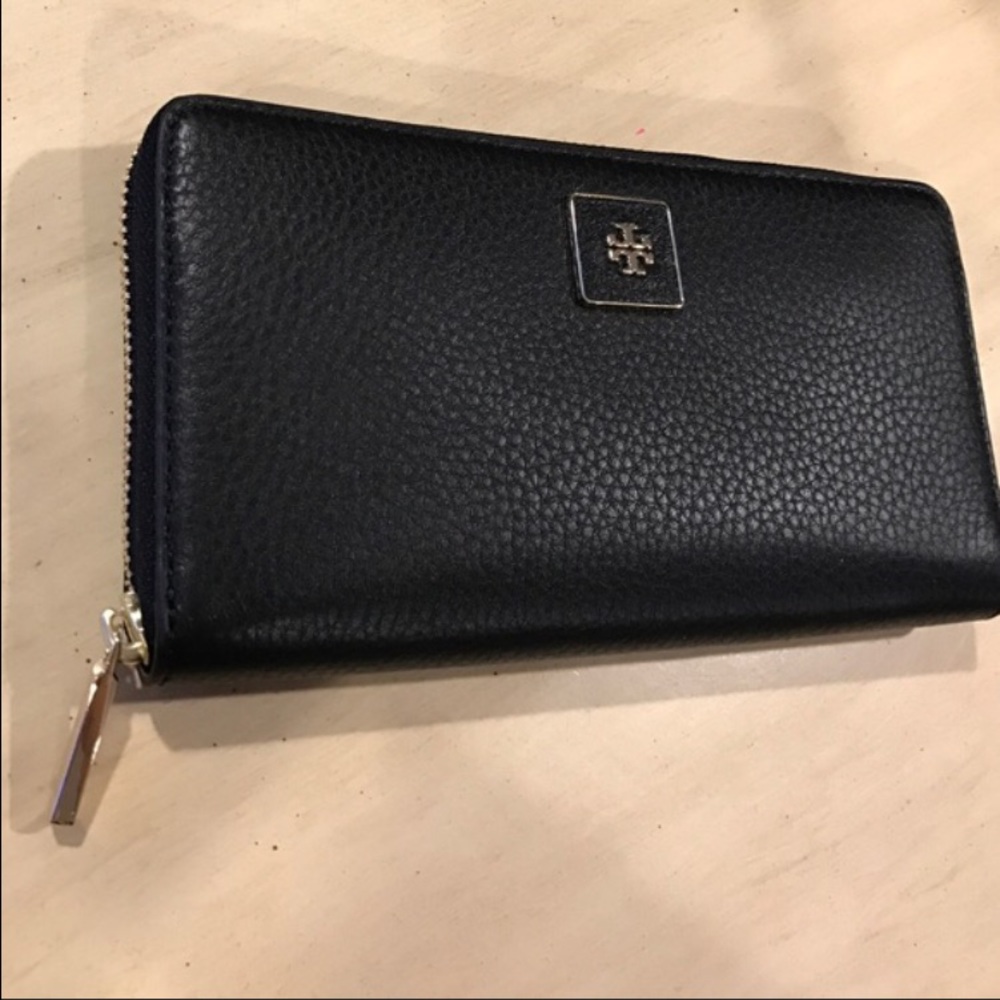 Tory Burch Clara zip continental wallet