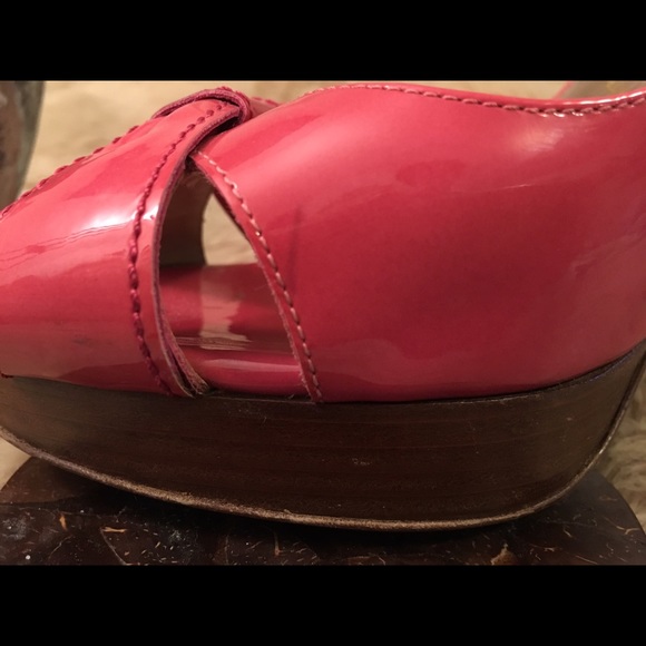 ⭐️SOLD⭐️VALENTINO PINK PLATFORM HEEL SANDALS - Picture 3 of 4