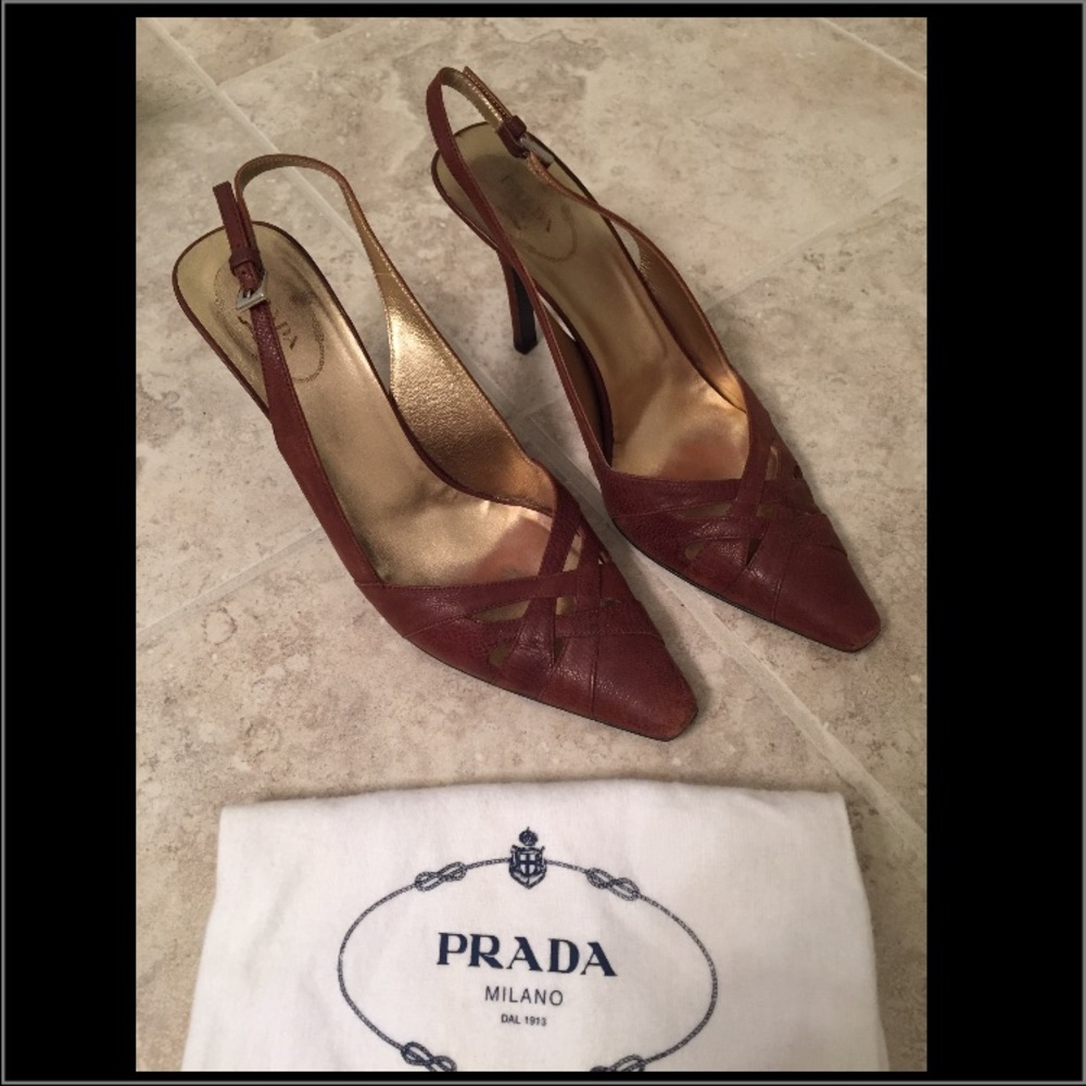 Authentic Prada gorgeous leather pumps!!