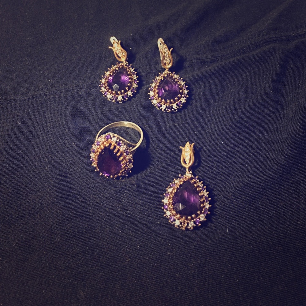 Handmade earring, necklace and ring, real stones.