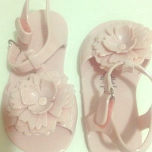 Old navy sandals size 5