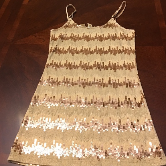 💛BKE Gold Sequin💛Tank Size Small - Picture 3 of 4