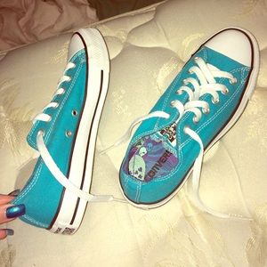 blue converse 💙