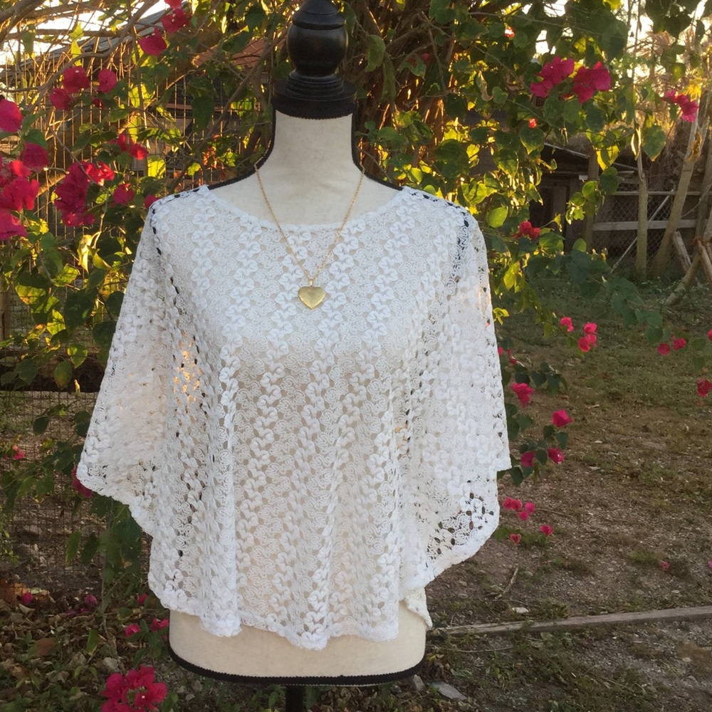❗SOLD❗🎉HP🎉Lavish White Crochet Poncho - Picture 1 of 4
