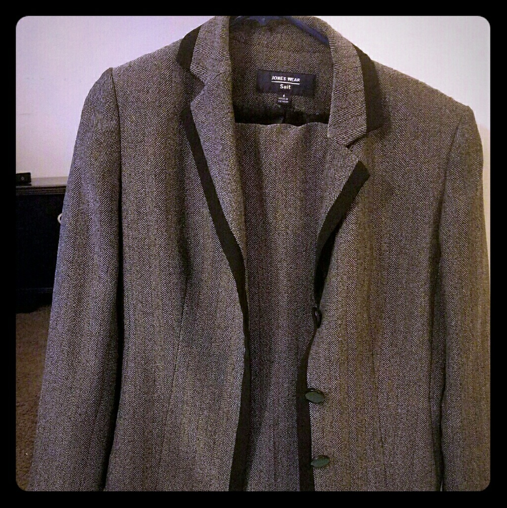 Jones Wear 2 piece business suit