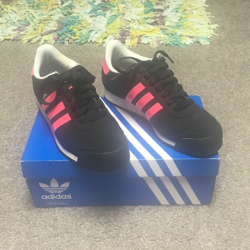 ADIDAS SAMOA SIZE 9 PRICE FIRM