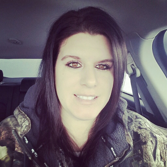 Meet your Posher, Melissa - Picture 1 of 1