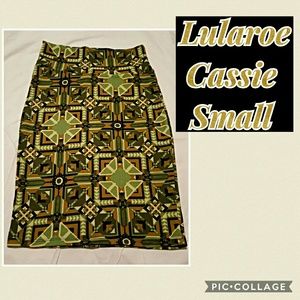 EUC Lularoe Cassie Small- green geometric pattern