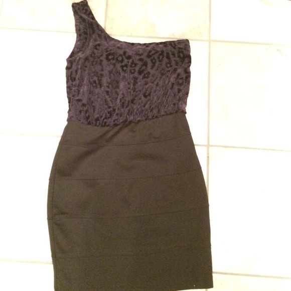 Sexy leopard one shoulder mini! - Picture 2 of 2