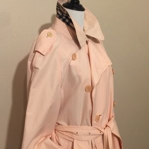 SALE ❤️BURBERRY vintage perfect pink trench❤️