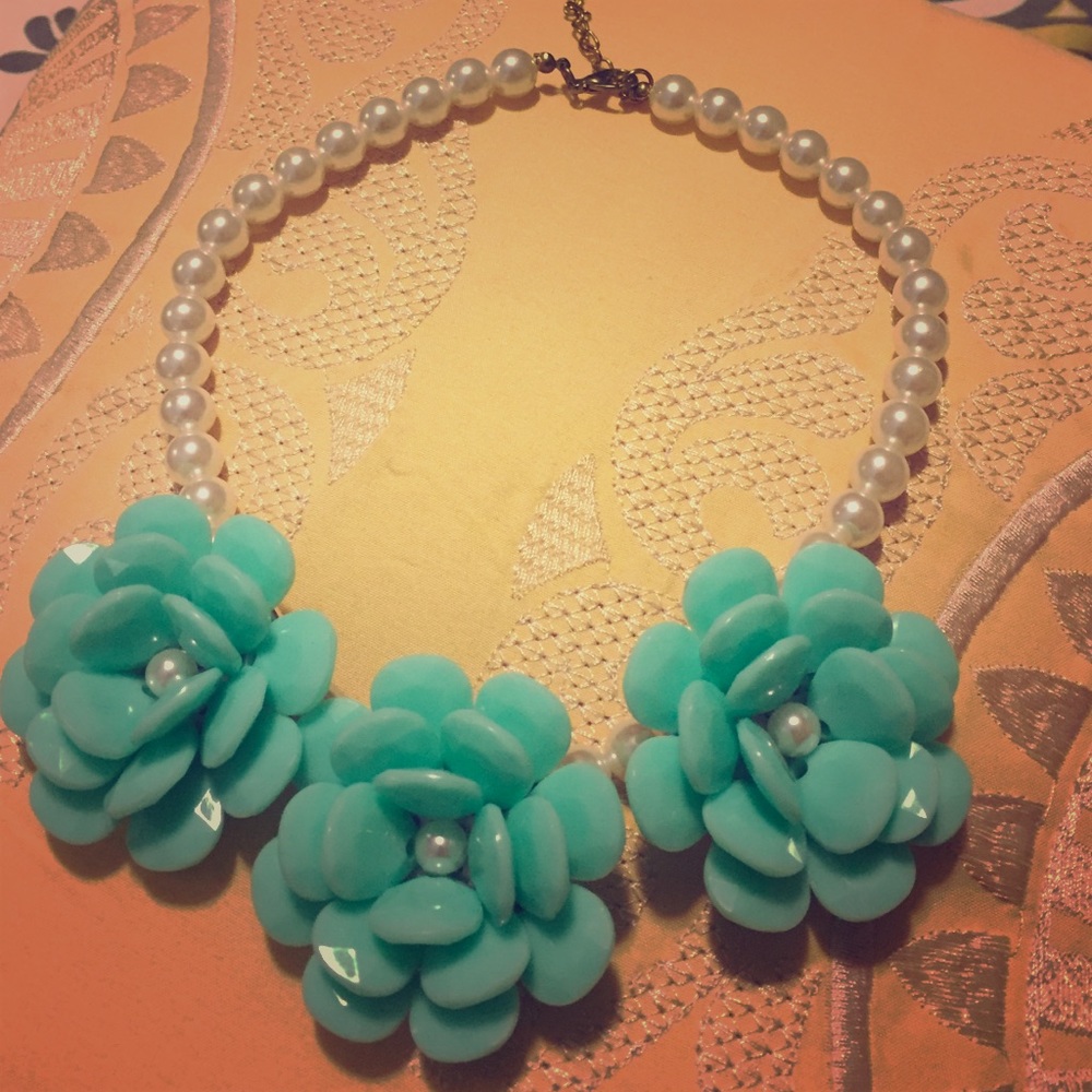 Gorgeous flower necklace