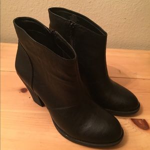 NWOT Jessica Simpson black booties, size 8