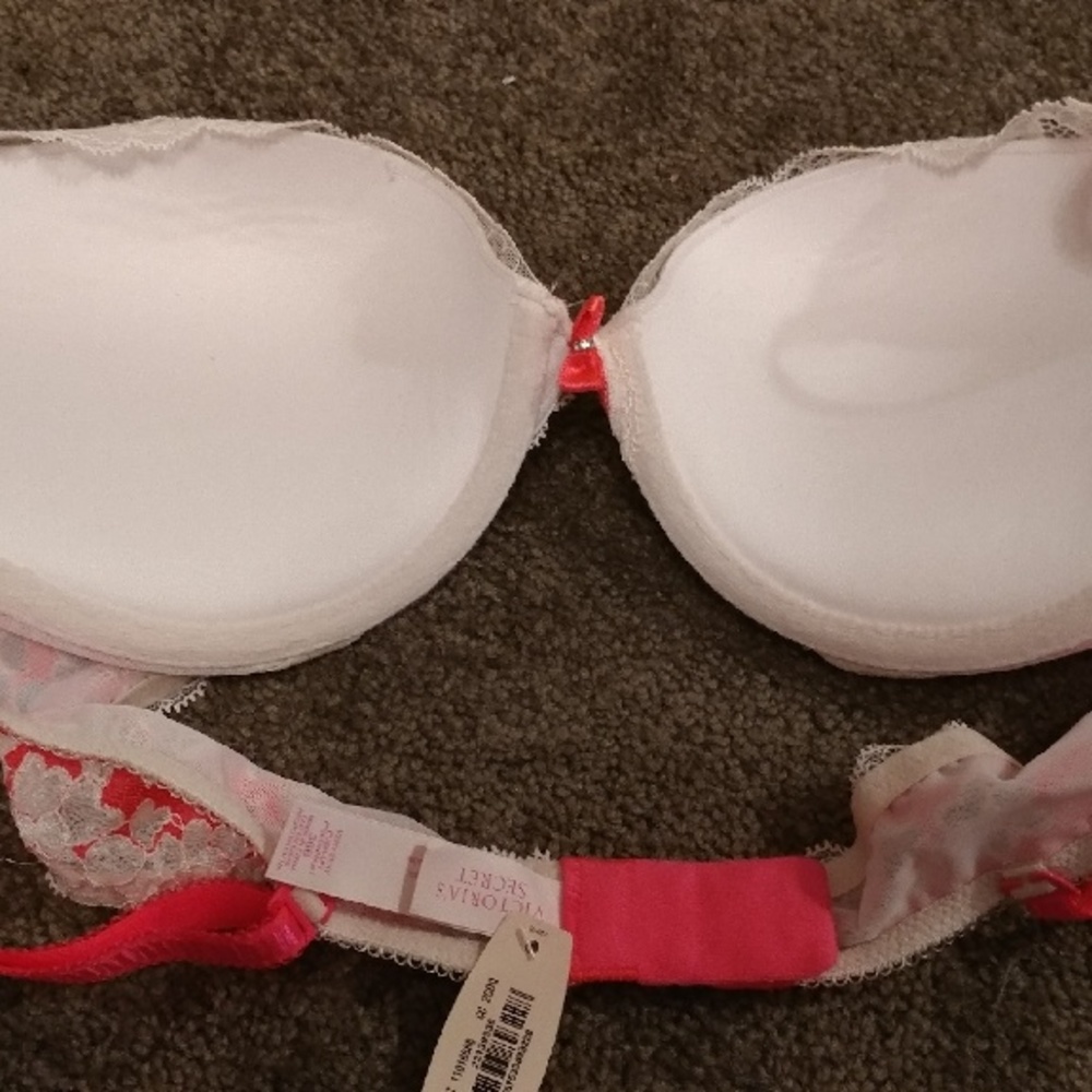 Victoria Secret Bra - Picture 3 of 3