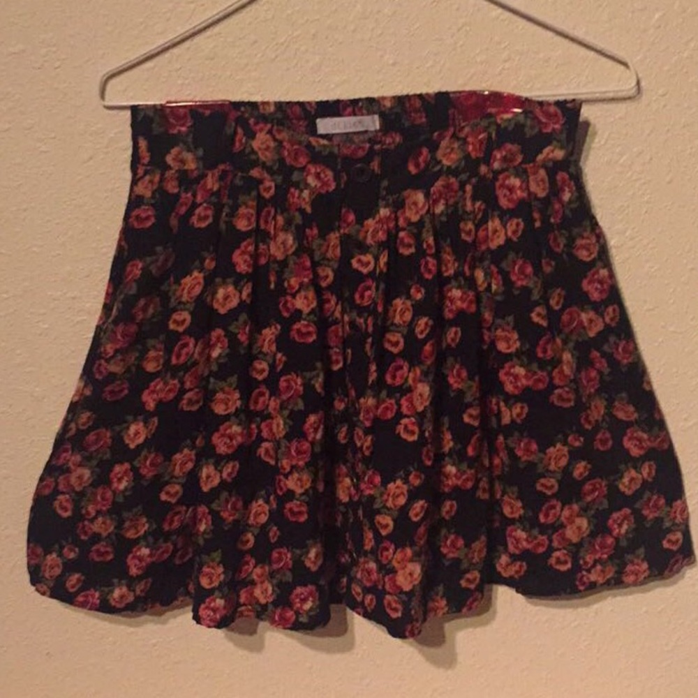 Delias Rustic floral skater skirt! 🌸